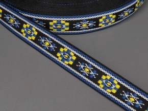 22мм. 90894 ЛЕНТА ОТДЕЛОЧНАЯ ЖАККАРД черн.васил.бел.желт.*1829, 22мм (рул.25м)