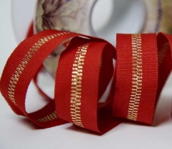 25мм. 90292 ЛЕНТА ОТДЕЛОЧНАЯ красный с золотом*13195, 25мм (рул.50м)