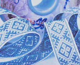 25мм. 9904 ЛЕНТА ОТДЕЛОЧНАЯ ЖАККАРД белый с голубым*01, 25мм (рул.50м)