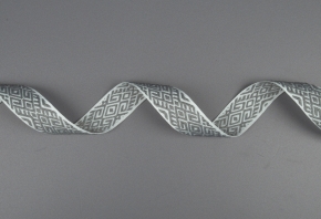 22мм. 9482 ЛЕНТА ОТДЕЛОЧНАЯ ЖАККАРД белый с серым*627 22мм (рул.25м)