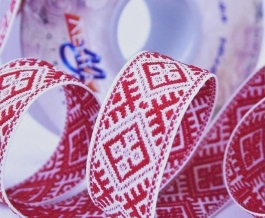 25мм. 9904 ЛЕНТА ОТДЕЛОЧНАЯ ЖАККАРД белый с красным 25мм (рул.50м)