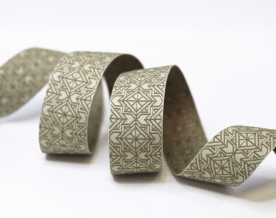 30мм. 91301/30 ЛЕНТА ОТДЕЛОЧНАЯ ЖАККАРД льняной с оливковым*2523, 30мм (рул.25м)