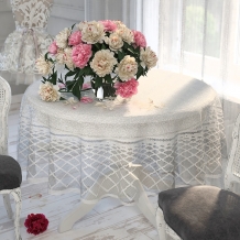 Д228АБб СКАТЕРТЬ ДЕКОРАТИВНАЯ 2775  бел.с яр-серым d1.55 м рис. Д228АБб