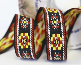 22мм. 90894 ЛЕНТА ОТДЕЛОЧНАЯ ЖАККАРД черн.красн.бел.желт.*1837, 22мм (рул.25м)