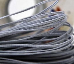 1С14-Г50 (рис.5507) ШНУР ОТДЕЛОЧНЫЙ (сутаж) св-серый*040, d-2.5мм (рул.20м)