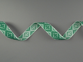 20мм. 90135 ЛЕНТА ОТДЕЛОЧНАЯ ЖАККАРД белый с зеленым 20мм (рул.25м)