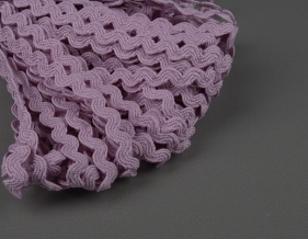 1С51-Г50 (рис.507) ТЕСЬМА ОТДЕЛОЧНАЯ ВЬЮНЧ. 9мм, сирень*17 (рул.30м/уп.300м)