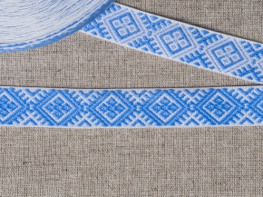 20мм. 90135 ЛЕНТА ОТДЕЛОЧНАЯ ЖАККАРД белый с голубым 20мм (рул.25м)