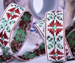 20мм. 2С296-Г50 (рис.3701) ЛЕНТА ОТДЕЛОЧНАЯ бел,красн,зел.*268, 20мм (рул.25м)